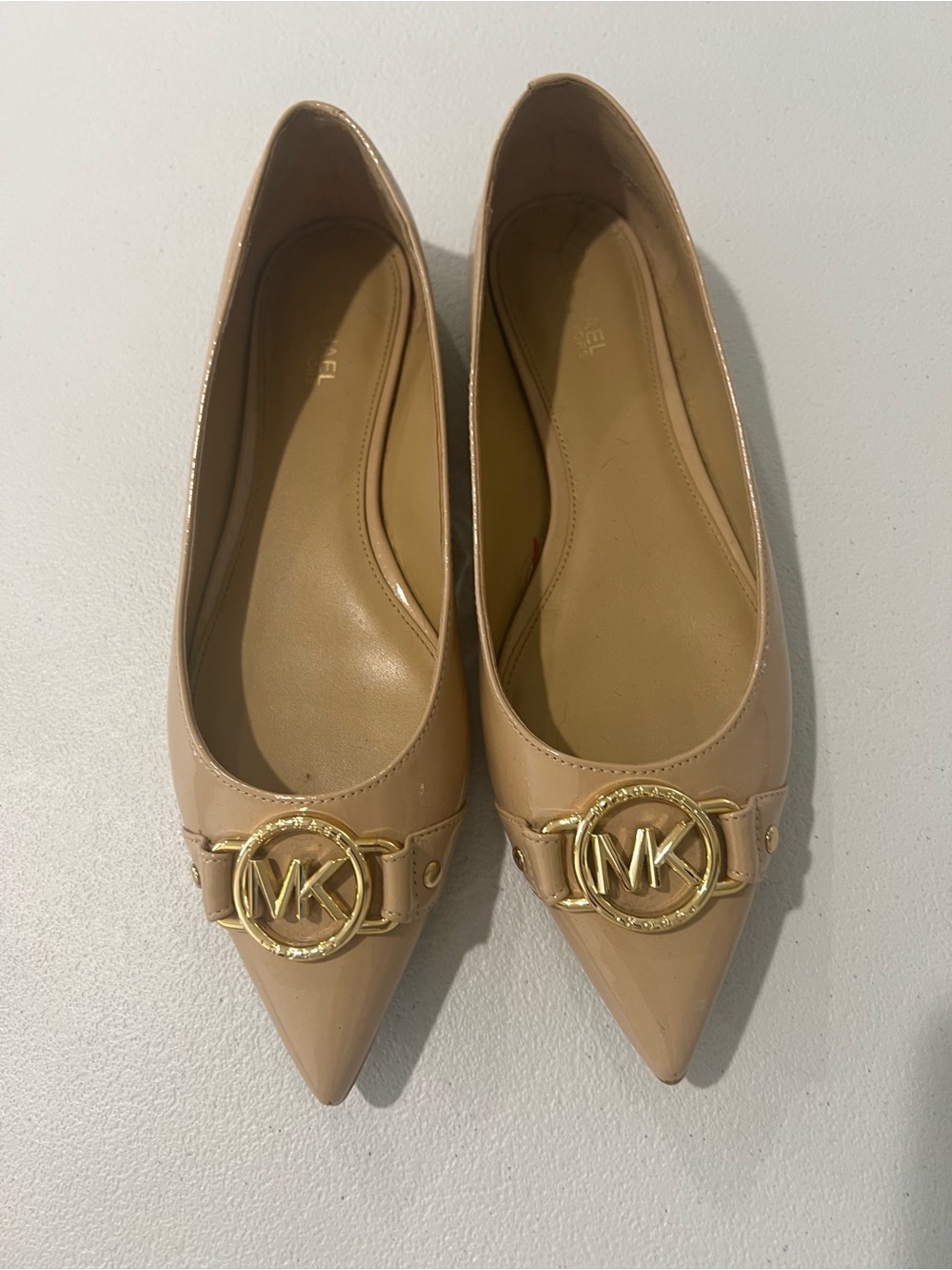 Michael Kors Beige Patent Pointed-Toe Flats with Gold MK Emblem 8 M